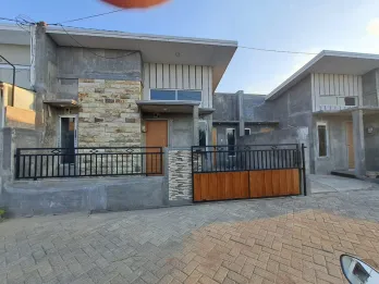 RUMAH MODERN MURAH MINIMALIS DEKAT SMKN 9 MALANG KOTA
