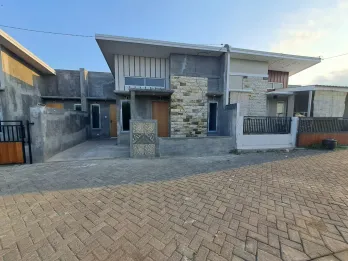 RUMAH MODERN SIAP HUNI DEKAT UNIKAMA -HARGA 256 JUTAAN