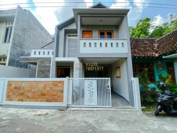 RUMAH MODERN TANAH LUAS DI WEDOMARTANI – HARGA