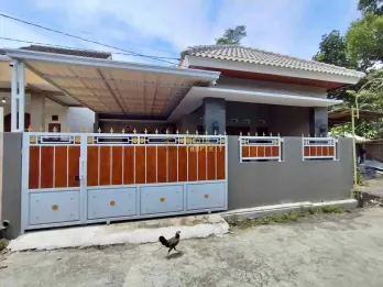 RUMAH MODERN TIPE BESAR DI KALASAN FREE AC, WATER HEATER,CCTV,KOMPOR TANAM