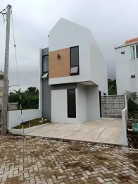 RUMAH MURAH 2 LANTAI LOKASI SUMBERKRADENAN PAKIS MALANG