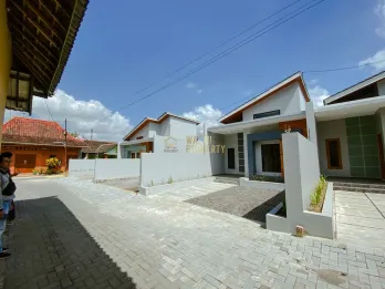 RUMAH MURAH TANAH LUAS DI BARAT CANDI PRAMBANAN – LOKASI STRATEGIS!