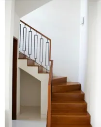 RUMAH SECCOND 2 LANTAI SIAP HUNI DI JAKSEL – DEKAT TOL & STASIUN