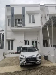 DIJUAL  RUMAH2 LANTAI DI  SAPTORENGGO DEKAT PINTU