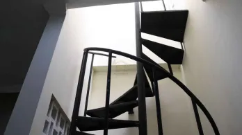 Rumah 2 Lantai Sleman Terawat Dekat Fasilitas Lengkap & Wisata