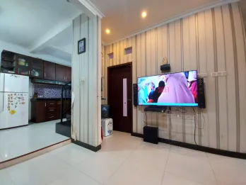 Dijual Rumah 2,5 Lantai Full Furnished di Perum Oma View Cemorokandang