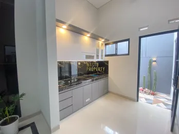 Rumah Baru Sleman Hadap Barat, Taman Luas & Lokasi Strategis