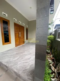 Rumah Cantik Hadap Barat di Sleman, Bonus Pagar & Kanopi Siap Huni!