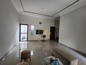 Rumah Cantik Siap Huni di Sleman — Desain Modern, Bangunan Terawat