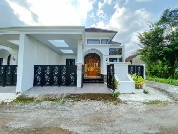 Rumah Eksklusif di Jakal, Hadap Selatan, Akses Mudah ke RS & Sekolah
