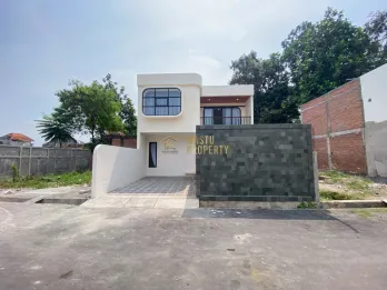 Rumah Mewah 2 Lantai dalam Cluster Eksklusif Dekat Bandara & Atma Jaya