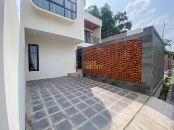 Rumah Mewah 2 Lantai dalam Cluster Eksklusif Dekat Bandara & Atma Jaya