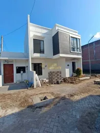 Rumah Putih Modern dalam Cluster Eksklusif Maguwoharjo – Dekat Kampus & Sta