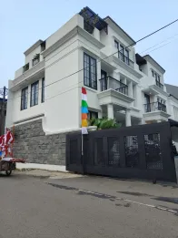 Rumah classic modern dalam townhouse di Setu Cipayung Jaktim