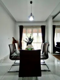 Rumah mewah 3 lantai siap huni di billymoon jakarta