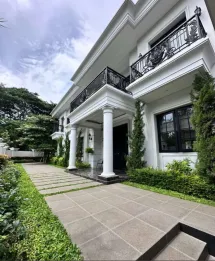 Rumah mewah elegan siap huni di pondok indah