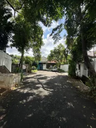 Rumah tua hitun tanah di kemang jakarta selatan