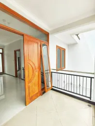 Sewa Rumah 2 Lantai Jl. DUKUH KUPANG TIMUR Surabaya Barat