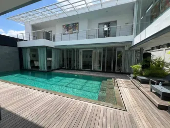 Turun Harga: Villa Minimalis Modern Indah Desain Arsitek Belanda Batu Belig