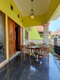 RUMAH SECOND CANTIK 2 LANTAI LOKASI CANDI PANGGUNG DEKAT KAMPUS UB