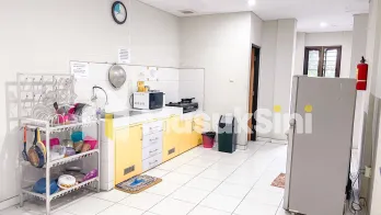 Rumah Kost Guest House Tenggilis Dekat Raya Jemursari Okupansi Full