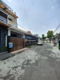 RUMAH DUA LANTAI TAMAN SULFAT