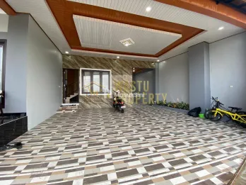 1 UNIT RUMAH BESAR 2 LANTAI DEKAT EXIT TOL JOGJA SOLO DI DEPOK, SLEMAN