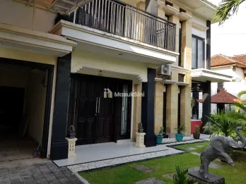 Dijual Rumah One Gate System Full Furnished Taman Luas 3 Kamar Bypass Ngura