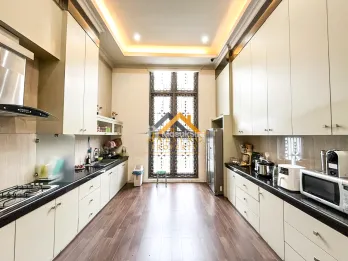 Dijual Villa Hook 2,5 Tingkat Kondisi Siap Huni Komplek Cemara Asri