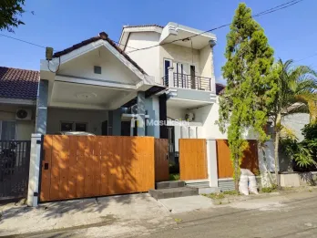 Dijual rumah siaphuni cantik di Boulevard Hijau