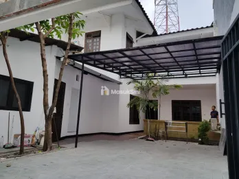 Disewakan Rumah SIMPANG DARMO PERMAI SELATAN Surabaya barat Furnish