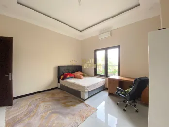 INVESTASI RUMAH PREMIUM DEKAT UPN & RS JIH – PRIVATE POOL