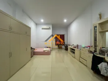 Jual Ruko Gandeng 3,5 Tingkat di Jalan T. Amir Hamzah - Medan