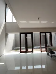 RUMAH 2 LANTAI FURNISHED di ARAYA
