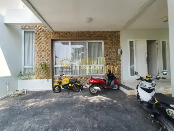 RUMAH 2,5 LANTAI SIAP HUNI DALAM CLUSTER DI PAMULANG TANGSEL