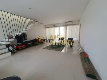 RUMAH 2,5 LANTAI SIAP HUNI DALAM CLUSTER DI PAMULANG TANGSEL