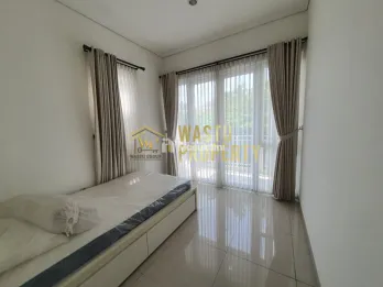 RUMAH 2,5 LANTAI SIAP HUNI DALAM CLUSTER DI PAMULANG TANGSEL