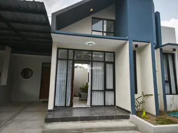 RUMAH BARU SIAP HUNI 400 JUTAAN DEKAT KAMPUS ISI