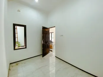 RUMAH BARU TERMURAH DEKAT MERCU BUANA