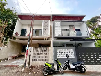 RUMAH COUPLE SIAP HUNI DI LOKASI STRATEGIS DEKAT TENGKLENG GAJAH