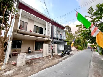 RUMAH COUPLE SIAP HUNI DI LOKASI STRATEGIS DEKAT TENGKLENG GAJAH