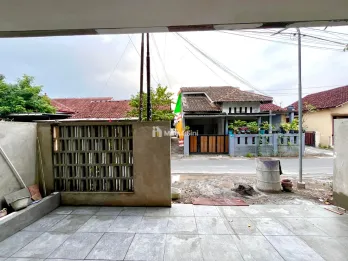 RUMAH COUPLE SIAP HUNI DI LOKASI STRATEGIS DEKAT TENGKLENG GAJAH