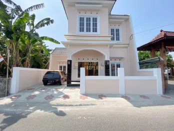 RUMAH DESAIN KLASIK MODERN DEKAT KAMPUS 4 UAD JOGJA