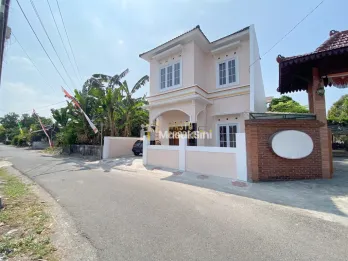 RUMAH DESAIN KLASIK MODERN DI BANGUNTAPAN, BANTUL