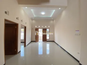 RUMAH KLASIK MODERN 2 LANTAI DI BANGUNTAPAN