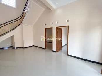 RUMAH KLASIK MODERN 2 LANTAI DI BANGUNTAPAN