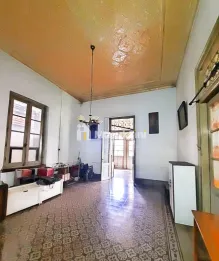 RUMAH KOLONIAL BELANDA di TENGAH KOTA