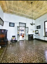 RUMAH KOLONIAL BELANDA di TENGAH KOTA