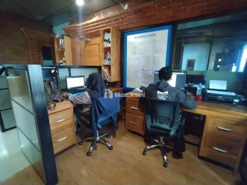 RUMAH MEWAH 2 LANTAI DEKAT STADION MAGUWO & SEKOLAH FAVORIT