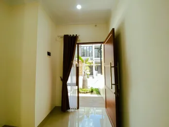 RUMAH MEWAH 2 LANTAI DI LINGKUNGAN NYAMAN PURWOMARTANI